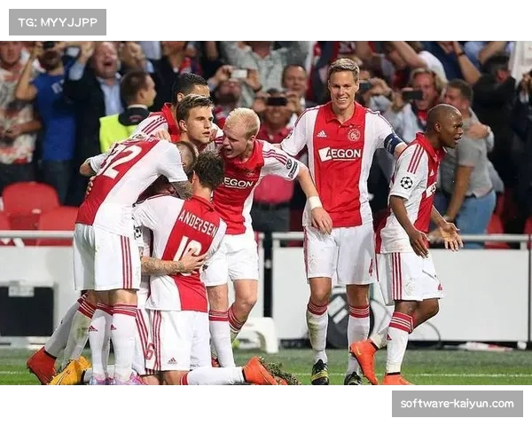 埃因霍温主场轻取福伦丹豪取联赛七连胜 稳居积分榜首位